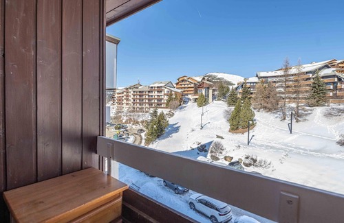 Eclose-Ouest Apartment | Ski-in/Ski-out Studio with Balcony and Mezzanine, Near Lift