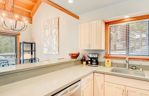 Tahoe Woods House | Ski-in/ski-out townhome with fireplace, pool, hot tub & on-site ski/sled hill