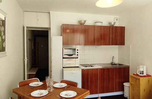 Prapoutel Apartment | Ski-in studio cabin, balcony, central location