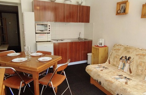 Prapoutel Apartment | Ski-in studio cabin, balcony, central location