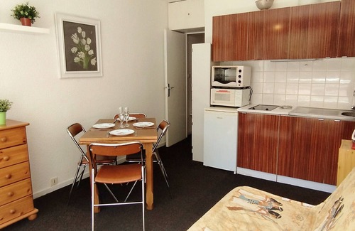 Prapoutel Apartment | Ski-in studio cabin, balcony, central location