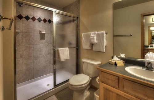 Four O'Clock Villa | Ski-in Studio at amenity-rich resort. Walk to Beaver Run. Avail 1/28-2/4