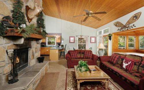 Chalet Village Villa | Ski Mountain Hideaway 1154