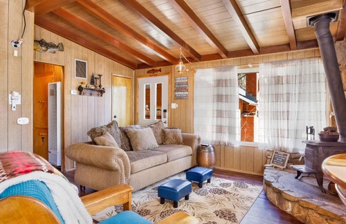 Big Bear Lake Ski Chalet | Ski View Chalet by Big Bear Vacations Central Moonridge Hillside Retreat
