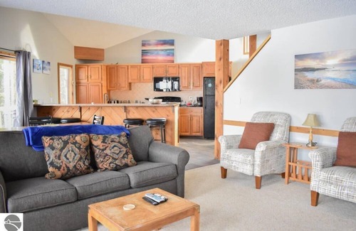 Mancelona Condo | SKI VIEW on 18 | Schuss Mountain | Bellaire