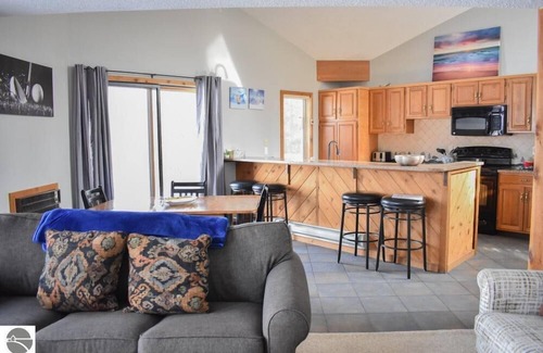 Mancelona Condo | SKI VIEW on 18 | Schuss Mountain | Bellaire