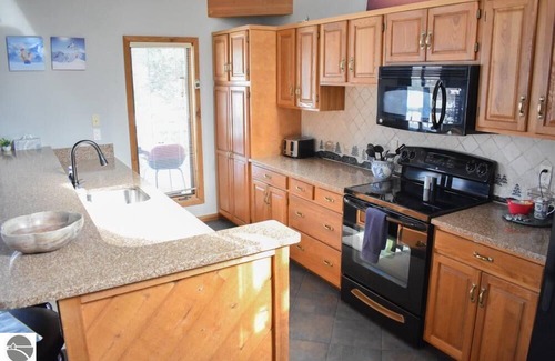 Mancelona Condo | SKI VIEW on 18 | Schuss Mountain | Bellaire