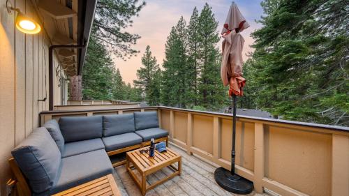 Incline Village House | Ski Way by AvantStay Cozy Tahoe Home w Fireplace Balcony