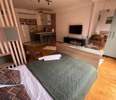 Centar Apartment | Skopje Centre APT near Zoo with Private Parking