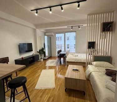 Centar Apartment | Skopje Centre APT near Zoo with Private Parking