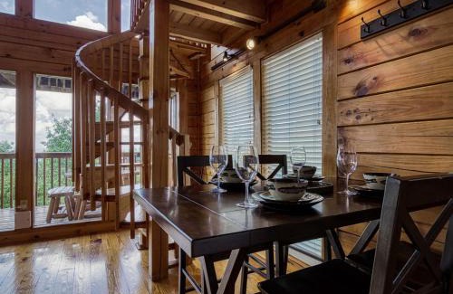 Gatlinburg - Pigeon Forge House | Sky View- Mountain Views, Hot Tub, 560 FREE tickets each paid day!