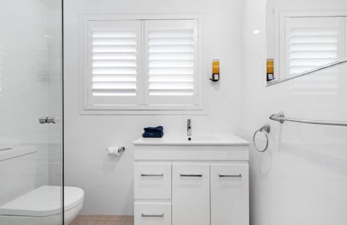 Malua Bay House | SKYES BEACH HOUSE spas sauna arcade machines