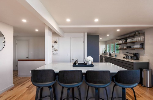 Eugene House | Skyline - entire modern 3-bedroom house with game room, sauna and views!