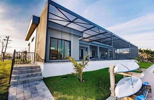 Eight Lakes House | Skyline Paradise 5 bed retreat