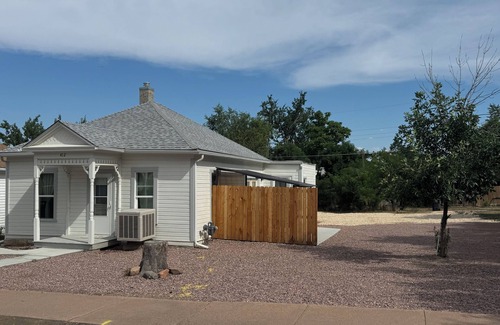 Canon City House | Skyline Retreat Charming 3-bedroom house with AC and WiFi in Cañon City