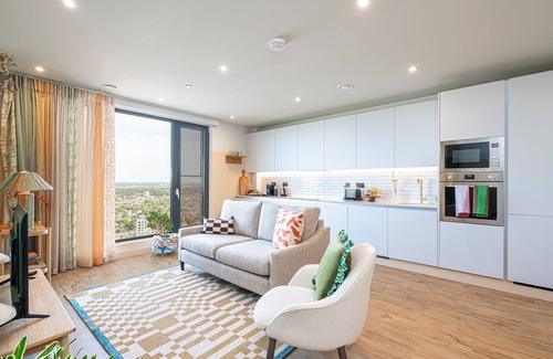 Walthamstow Apartment | Skyline Sanctuary in London