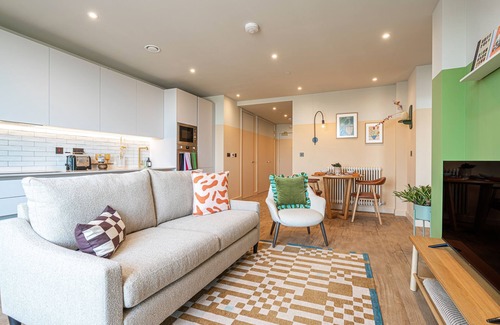 Walthamstow Apartment | Skyline Sanctuary in London