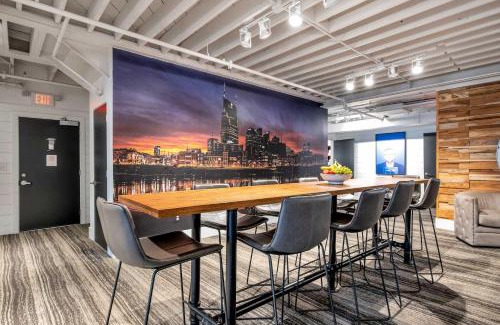Downtown Nashville Apartment | Skyline Suite with Penthouse & Rooftop Deck 6BR by Maddox Hotel