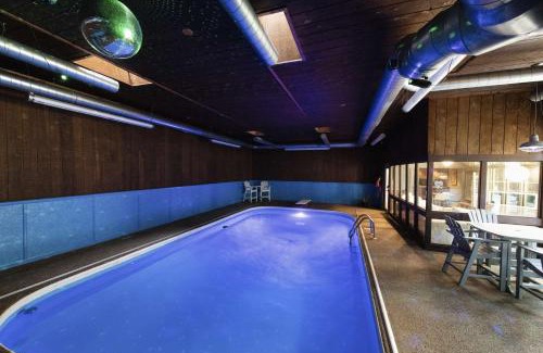 Elkhorn House | Skyline Villa Indoor Pool Hot Tub