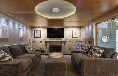 Elkhorn House | Skyline Villa Indoor Pool Hot Tub