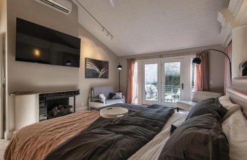 Elkhorn House | Skyline Villa Indoor Pool Hot Tub