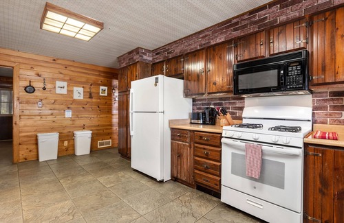 Wofford Heights Cabin | SkyRanch Log Cabin with Amazing Views In the Sequoia National Forest!