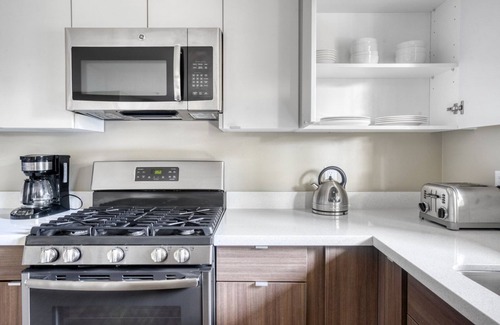 Campbell Apartment | Sleek Campbell 2BR w/Pool, Gym & Spa, walk to WF & TJ, by Blueground