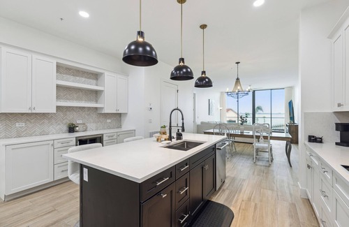 Melbourne Beach Condo | Sleek Coastal Condo with Stunning Riverfront Views and Luxury Amenities