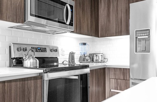 Doral Apartment | Sleek Doral Retreat 1 Bed Oasis W/Free Parking