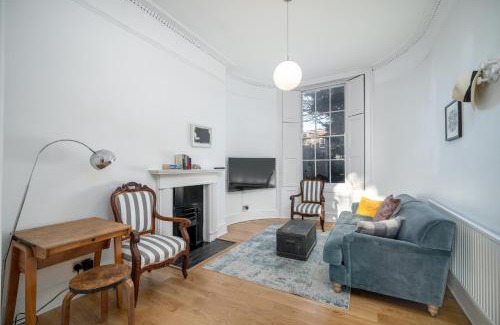 Angel Apartment | Sleek flat with communal courtyard