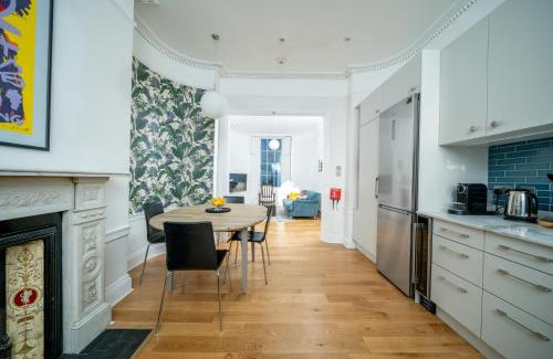 Angel Apartment | Sleek flat with communal courtyard