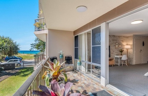 North Creek Apartment | Sleek, modern and comfortable, this is a beautifully appointed apartment.