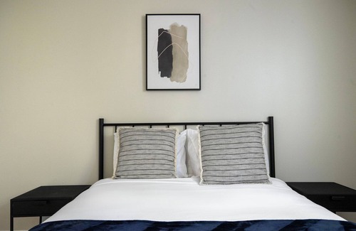 North Cambridge Apartment | Sleek Porter Square 1BR w/ Gym & W/D, nr T Stops, by Blueground