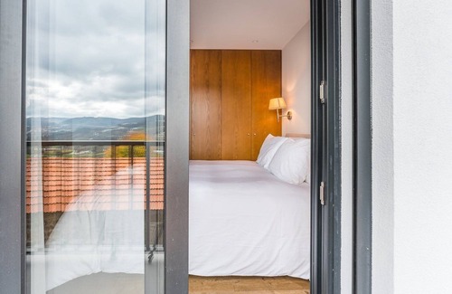 Fareja Apartment | Sleek rural escape in Gémeos