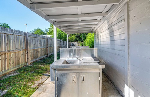 Homosassa Apartment | Sleek Studio Bunk 2 Mi to Chassahowitzka River!