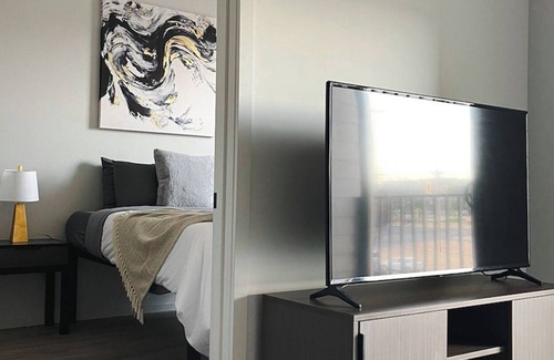 Downtown Omaha Apartment | Sleepover: Beautiful 1BD/1BA + Balcony- Downtown Omaha