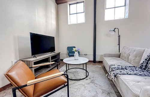 West Central Apartment | Sleepover: Stylish 2BD/1BA Condo- Downtown Springfield