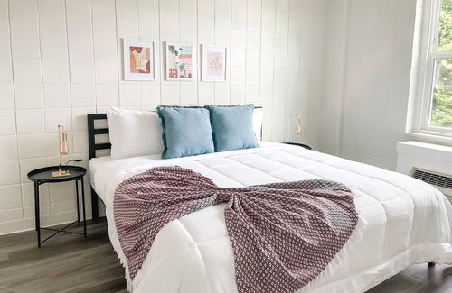 Walnut Hills Apartment | Sleepover: Vivid 1BD/1BA + Gym - Downtown Cincinnati