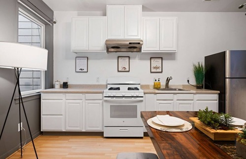 Miraloma House | Sleeps 10, 5 bedrooms and 5 bathrooms in Sunny San Francisco. Close to BART