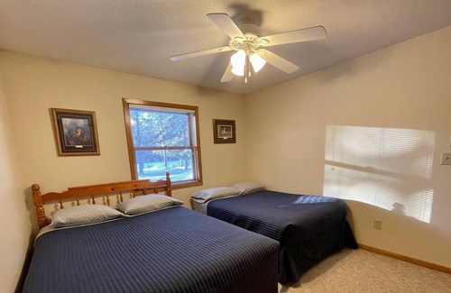 Hayward Cabin | Sleeps 10, Dog Friendly, Great Family Getaway!