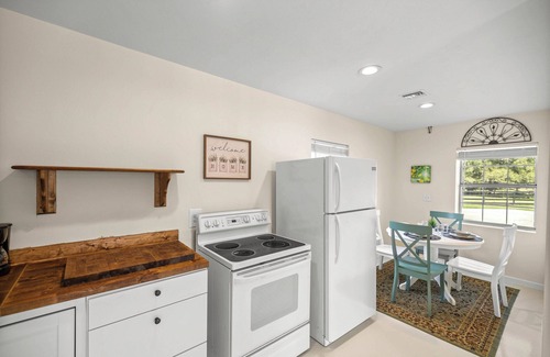 Morriston House | Sleeps 12, 2 Kitchens, Private, Perfect For Families & Small Groups
