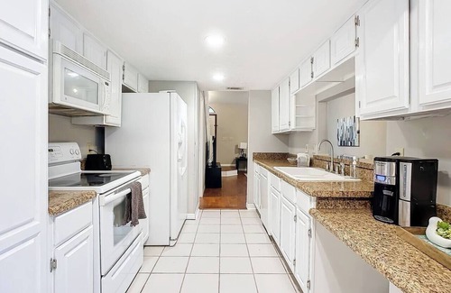 Port Orange House | Sleeps 12 Central 4BR/3BA Yard & Grill