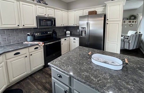 Grimes House | Sleeps 12, spacious, family friendly, with outdoor pool during summer months!