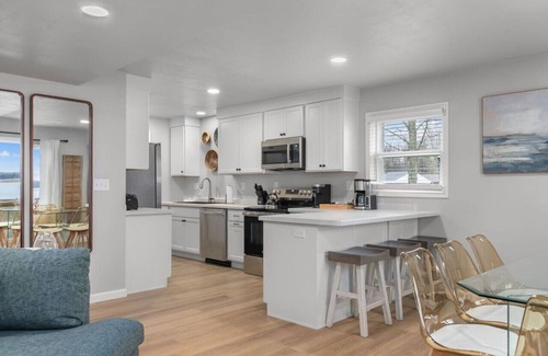 Shawano House | Sleeps 13! Lake Front|WaterToys!