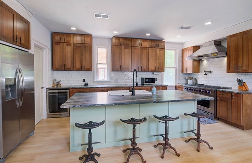 Brewers Hill House | Sleeps 16 4 bedroom 4 bath 1.5 mi to Fiserv Hot Tub Arcade Theater Chefs Kitchen