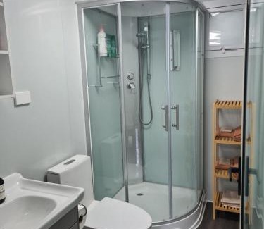 Brighton Apartment | Sleeps 3 to 4 - - 200m from beach