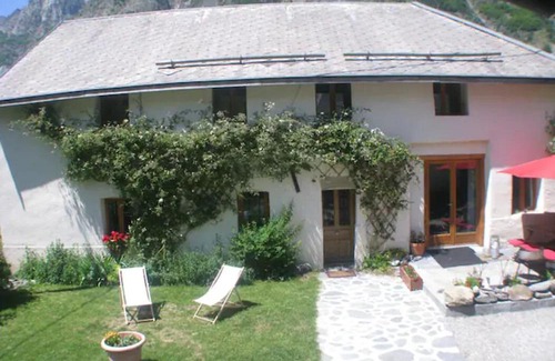 Les Sciauds House | Sleeps 35 across three gites with shared garden and pool in summer