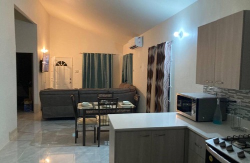 Discovery Bay House | Sleeps 4 With Free Parking, 15-min to Beach