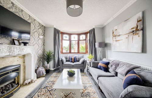 Weston by Wellend House | Sleeps 5 | Unli Wi-fi | Driveway |Full Kitchen