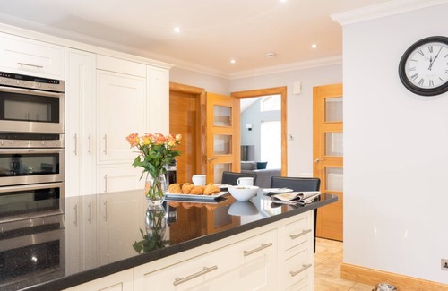 Aviemore House | sleeps 6 in 1 double bedroom, 1 twin (or superking), 1 full size bunk bed.